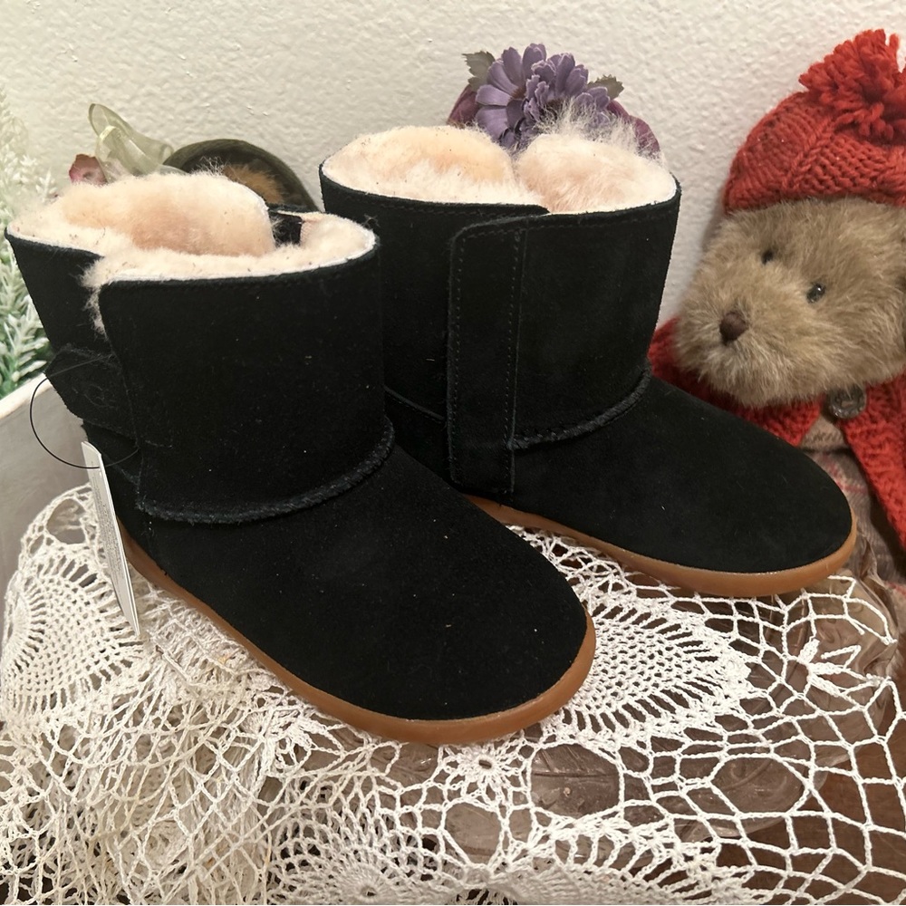 UGG Toddler Keegan boot.  Black size 8